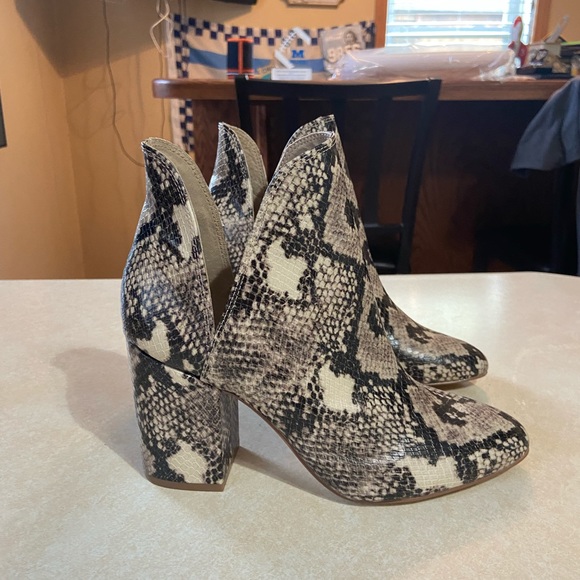 Steve Madden “Rookie” snake skin heels! - Picture 5 of 5